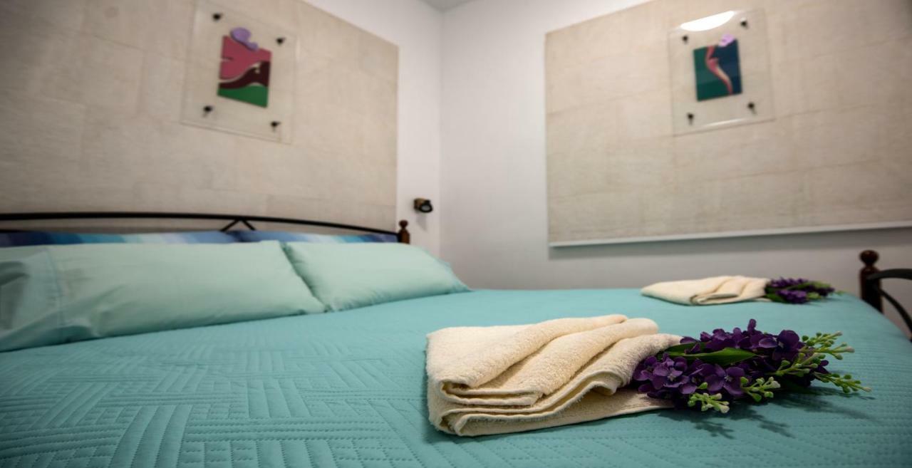Ibis Your Cosy Oasis With Private Parking And Patio Split Kültér fotó