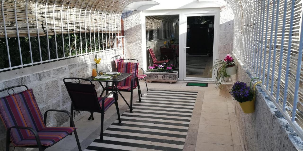 Ibis Your Cosy Oasis With Private Parking And Patio Split Kültér fotó